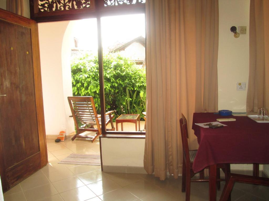 Tandem Guesthouse Hikkaduwa Buitenkant foto