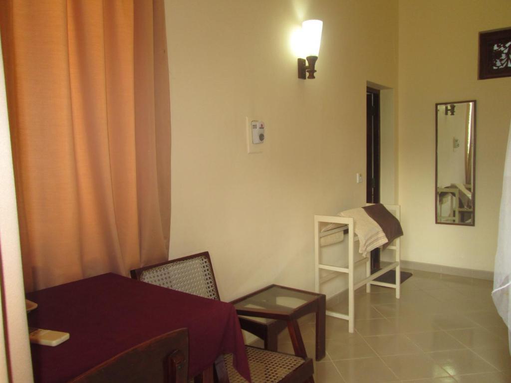 Tandem Guesthouse Hikkaduwa Buitenkant foto